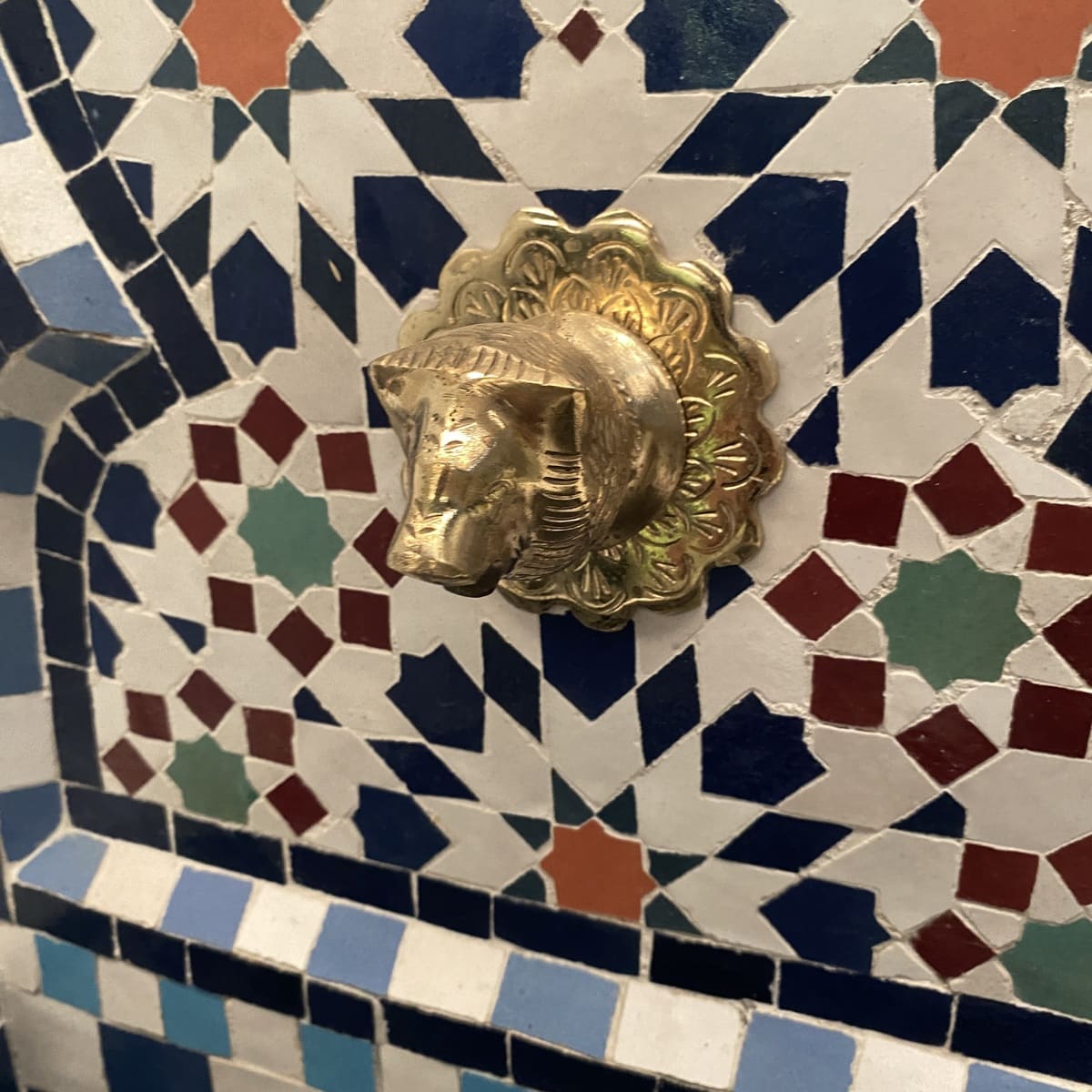 Multicolor Hand Carved Tile Arabic Fountain 90x50
