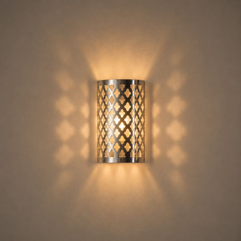 aplique marroquí de aluminio Yahra encendido