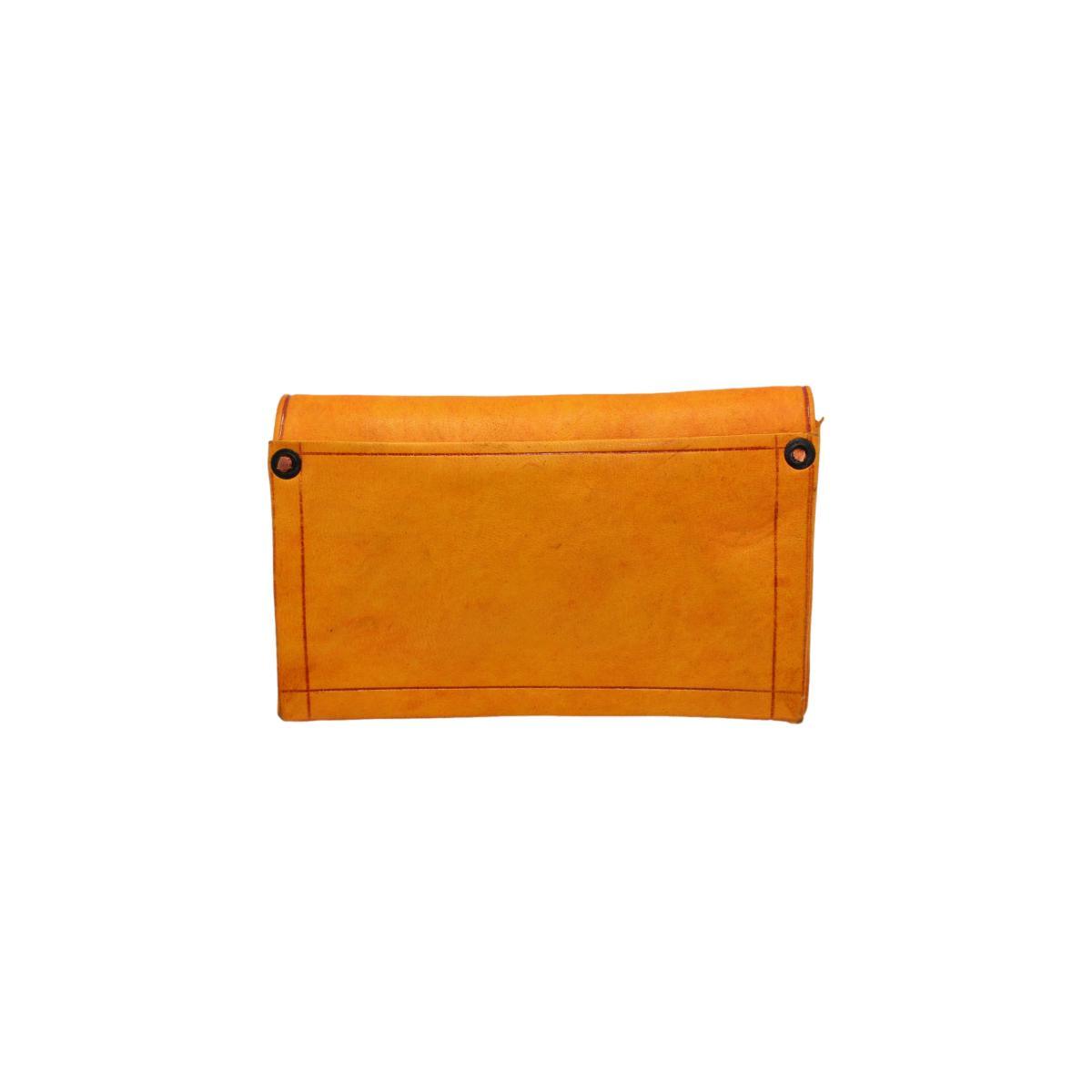 Cartera marroquí de cuero tres botones grande