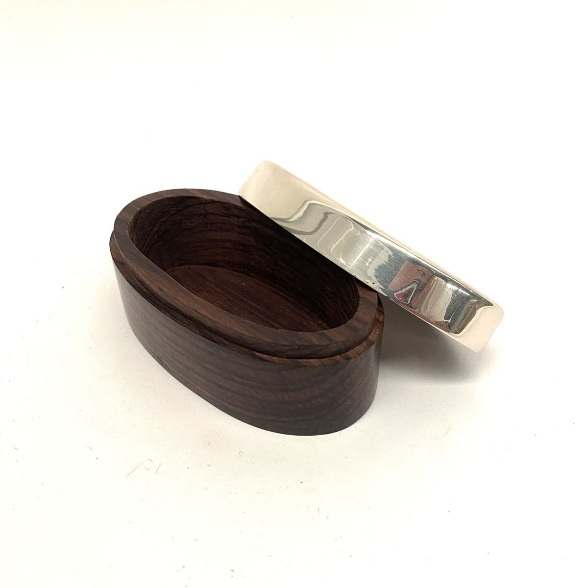 Joyero árabe de madera y latón plateado tapa